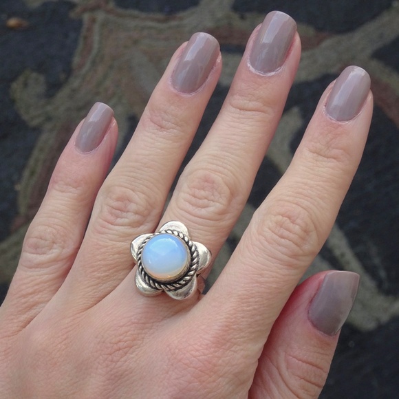 Sterling Silver 925 Daisy Opalite Flower Unique Boho Hippie Handcrafted Ring - Picture 2 of 8